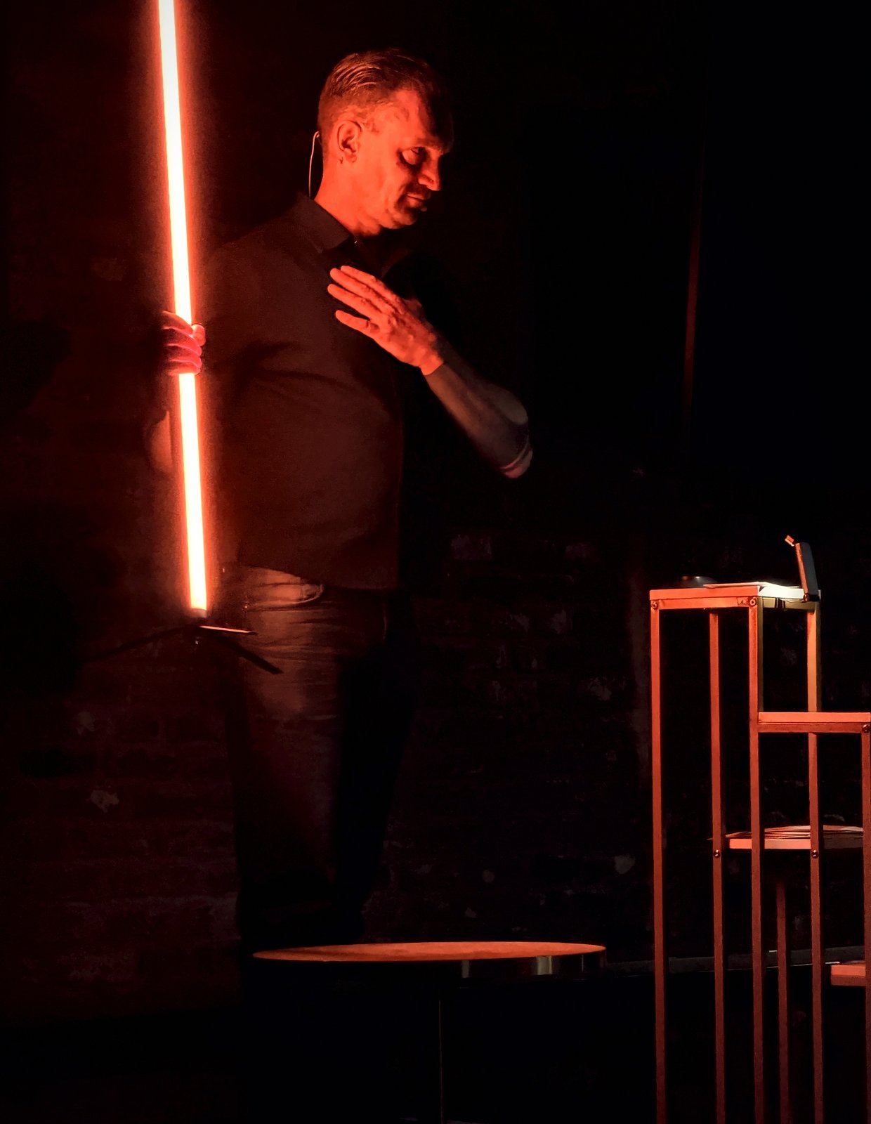Christopher Peterka mit Astera Tube — Pathos-Moment der Performance